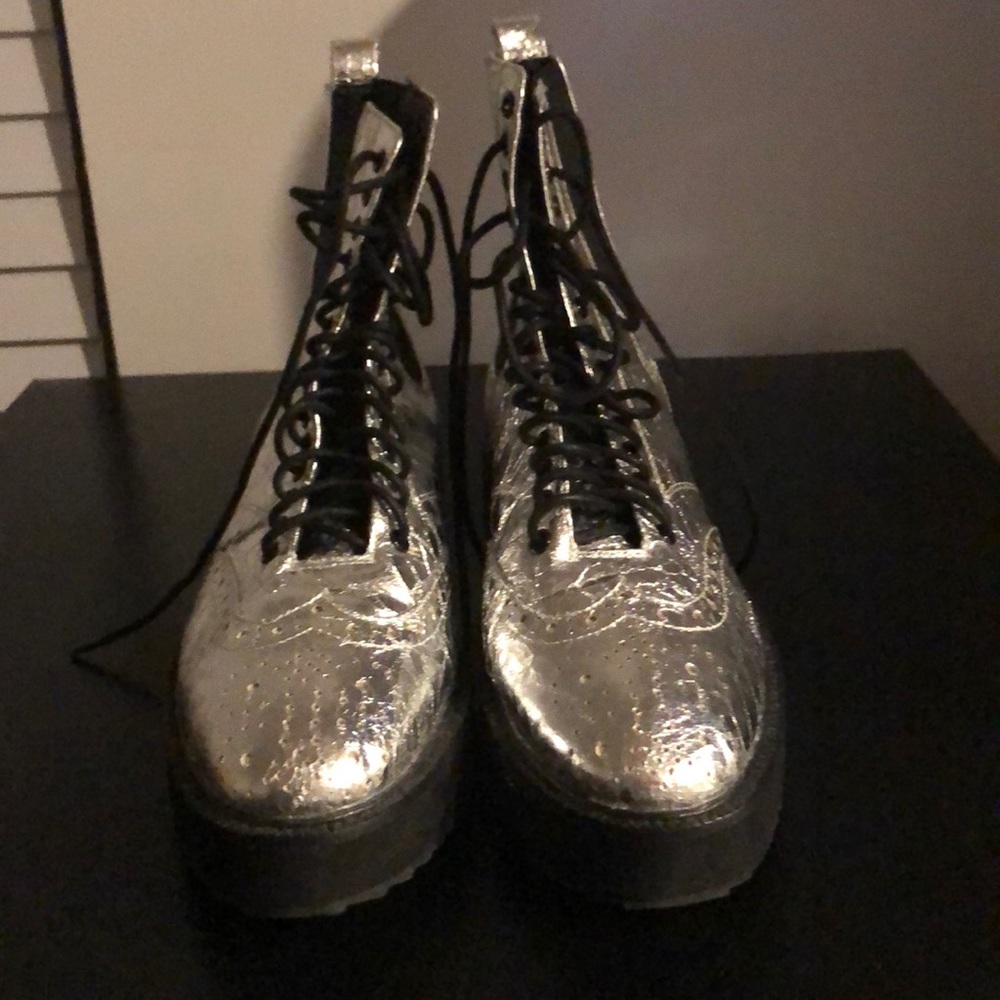 Slightly worn Shelly London’s sliver boots size 8